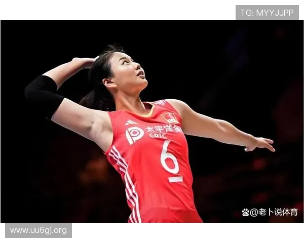 中国女排赛后龚翔宇与赖亚文深情拥抱彰显团队凝聚力与不舍情谊