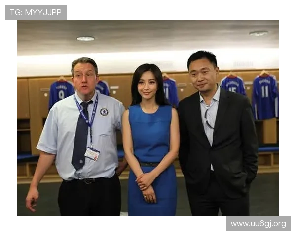 豪门决战更衣室合影彰显团队至上凝聚力量赢得荣耀传奇时刻巅峰梦